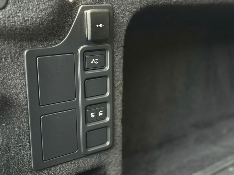 2024 Land Rover Discovery - image 7