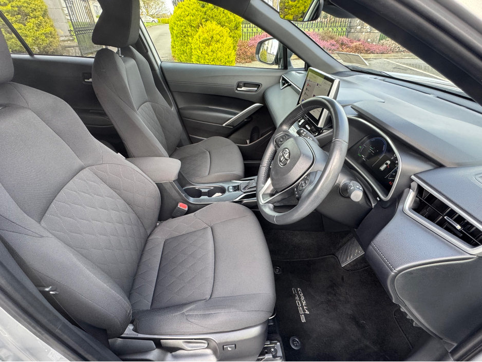 2024 Toyota Corolla Cross - image 10
