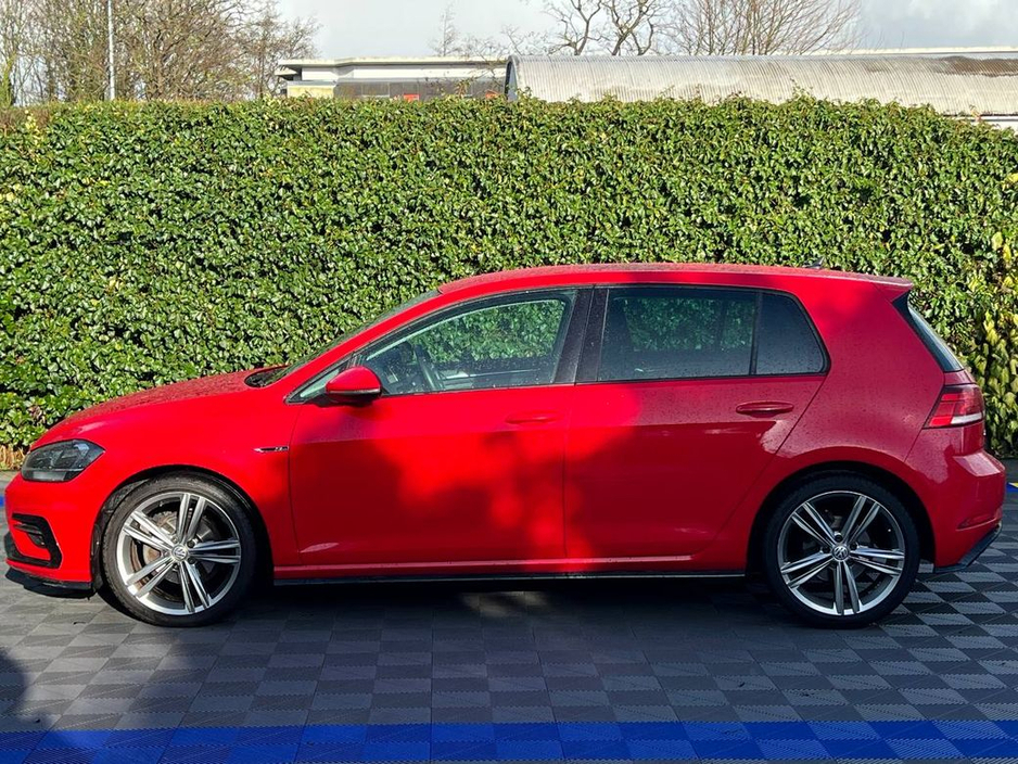 2018 Volkswagen Golf HIGHLINE R-LINE 1.0 TSI // 17" ALLOYS // APPLE CARPLAY/ANDROID AUTO // HEATED SEATS €18,900