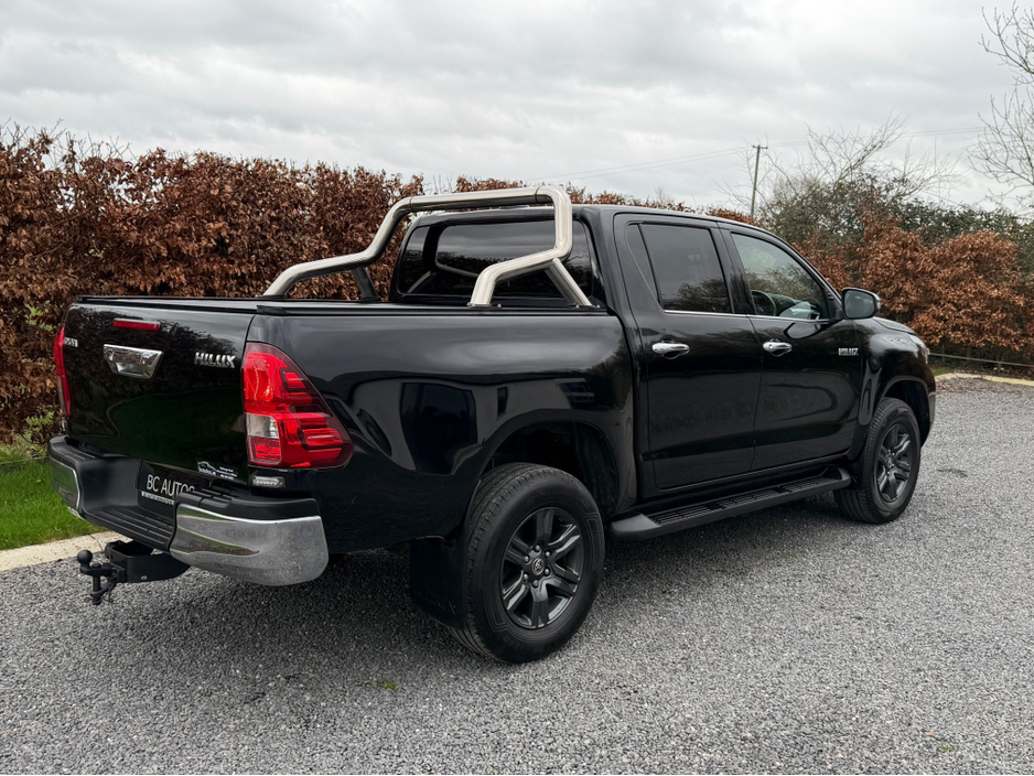 2022 Toyota Hilux - image 3