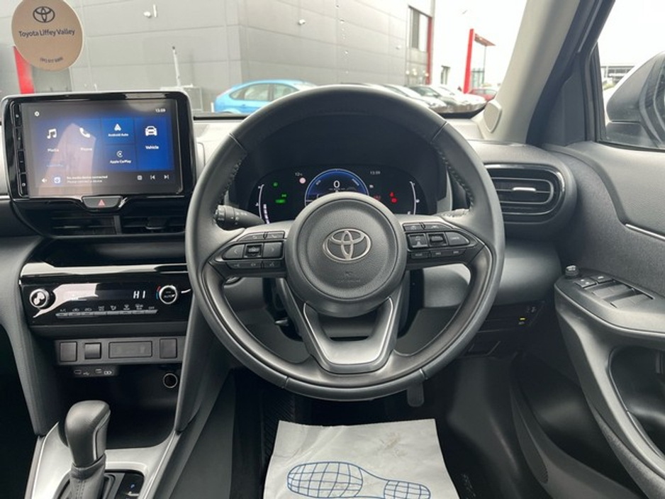 2024 Toyota Yaris Cross - image 9