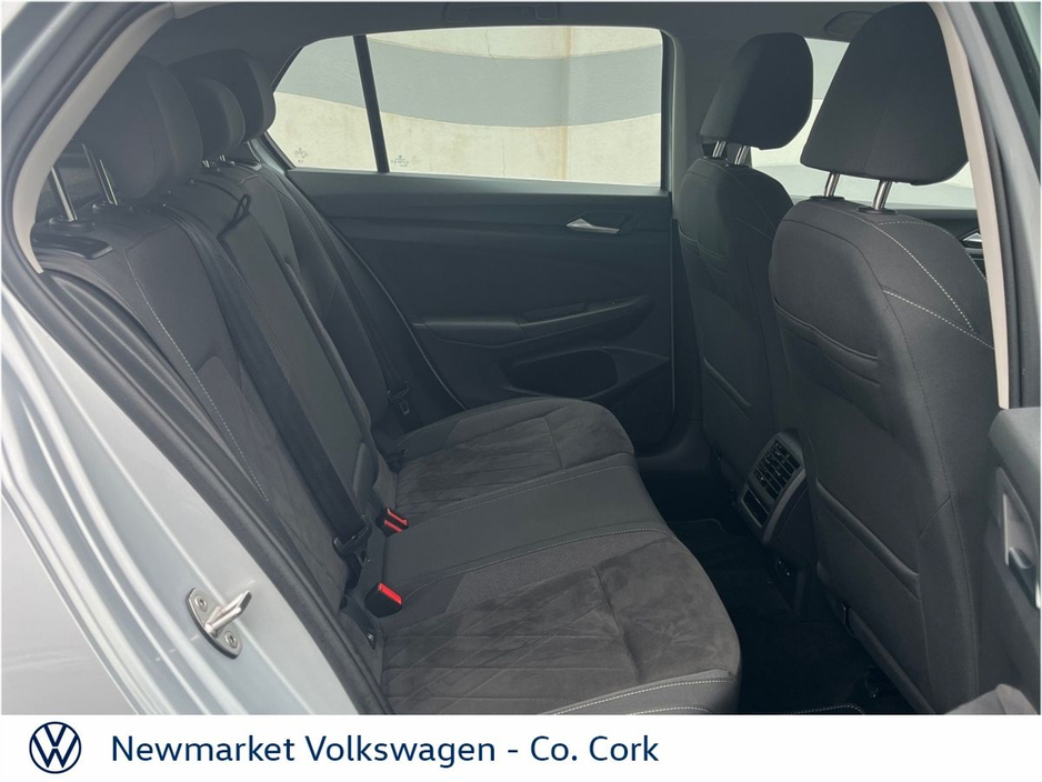 2023 Volkswagen Golf - image 24