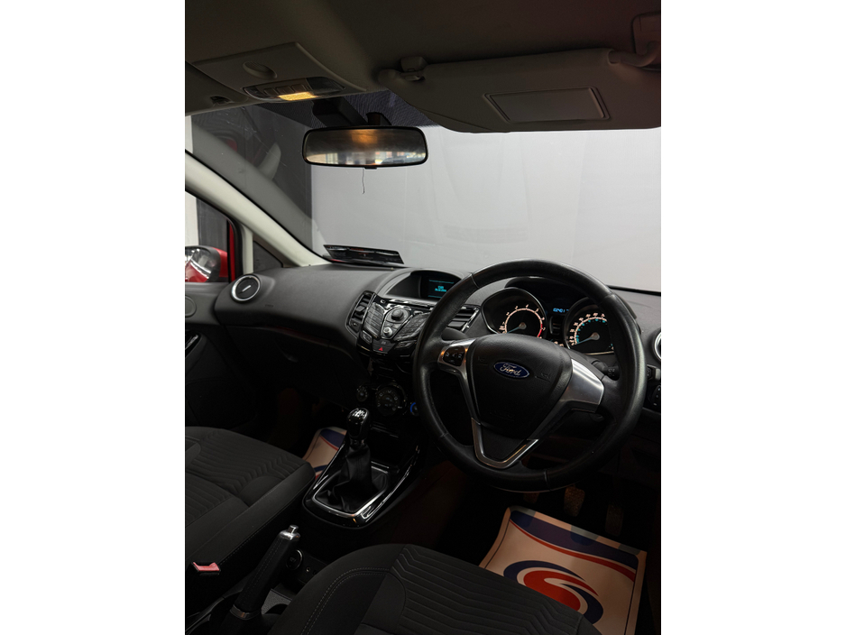 2012 Ford Fiesta - image 11