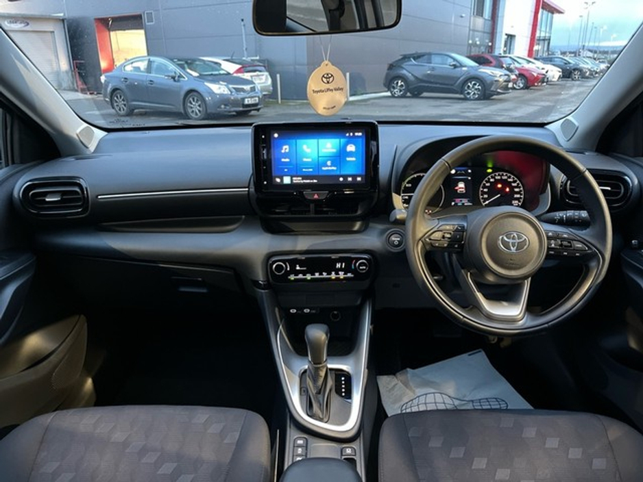 2025 Toyota Yaris - image 8