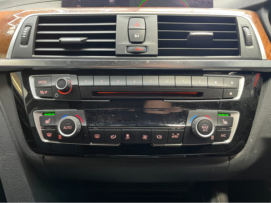 2018 BMW 3 Series - image 22