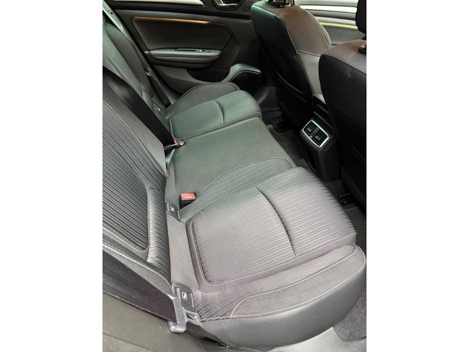 2019 Renault Megane - image 8