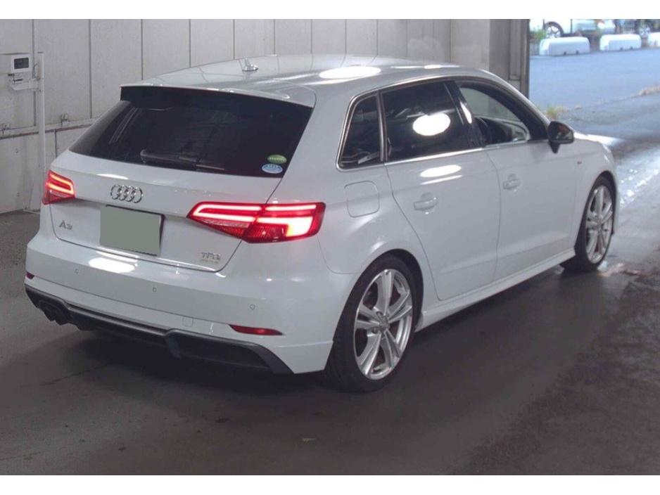 2018 Audi A3 - image 3