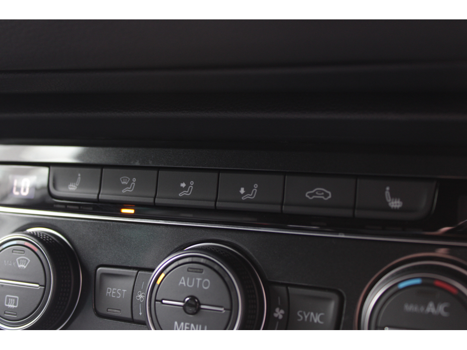 2018 Volkswagen Tiguan - image 15