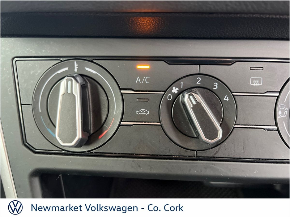 2023 Volkswagen Polo - image 4