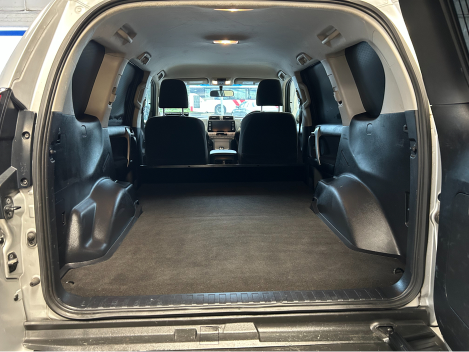 2021 Toyota Landcruiser - image 10