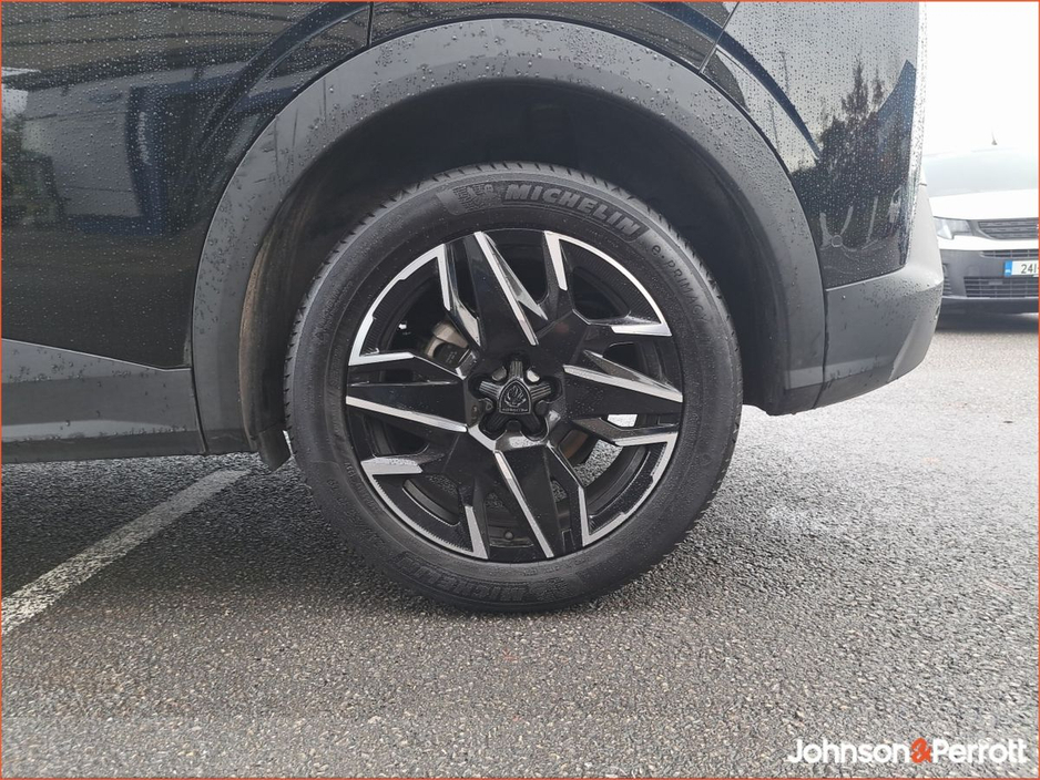 2025 Peugeot 3008 1.2 MHEV 145bhp eDCS6 Allure €40,900