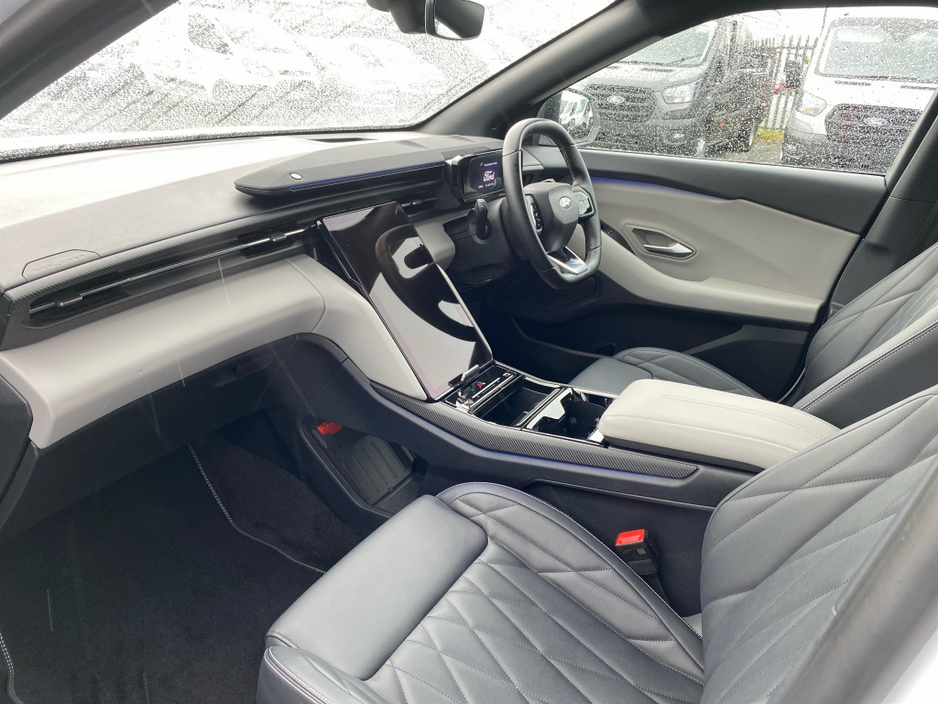 2025 Ford Explorer - image 7