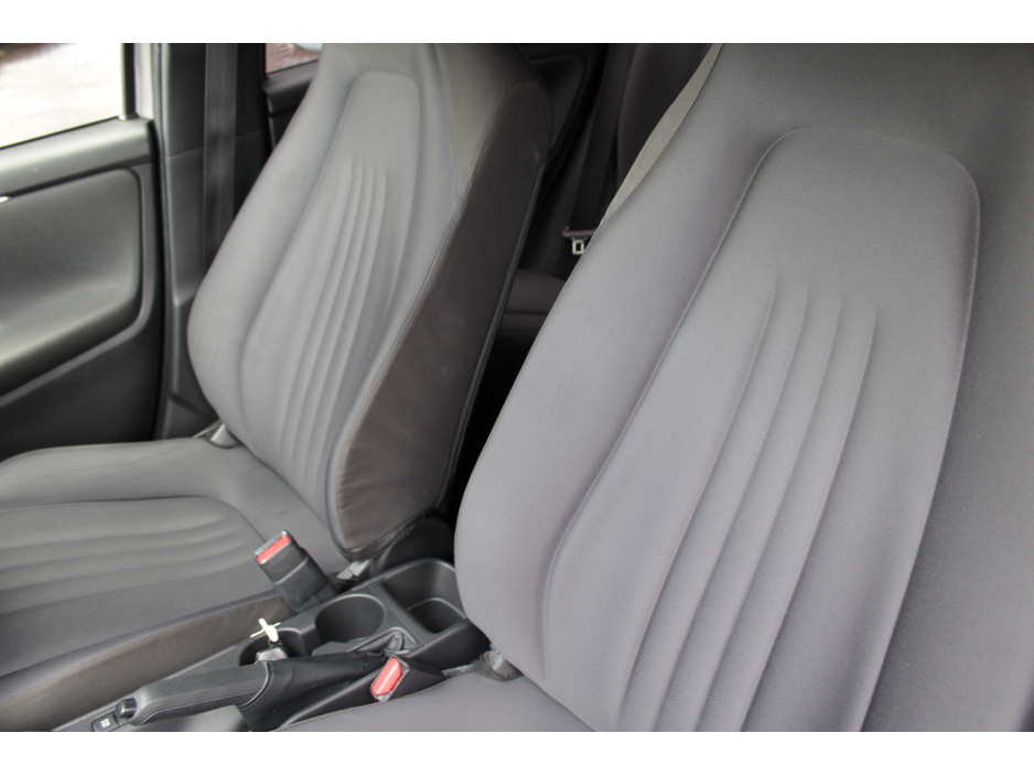 2021 Toyota Yaris - image 22