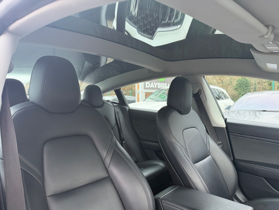 2019 Tesla Model 3 - image 9