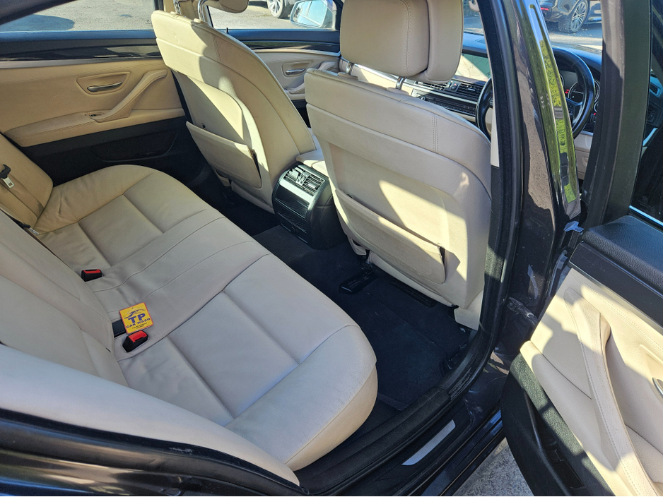2012 BMW 5 Series - image 8