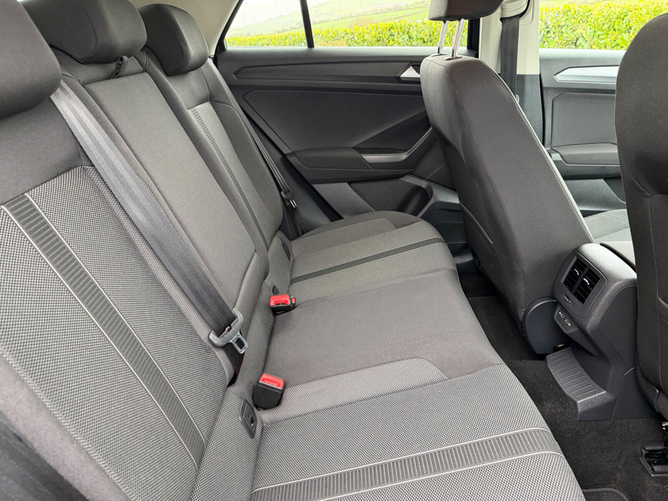 2023 Volkswagen T-Roc - image 13