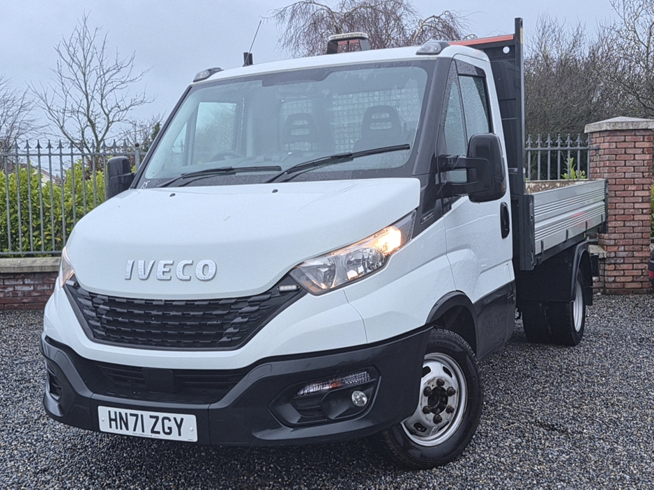 2021 Iveco Daily T35-140  Tipper with 3 seats in front and flashing beacon lights, only 39,000 miles.