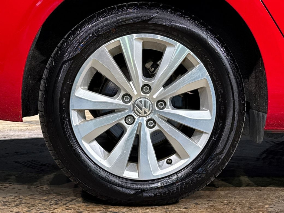 2016 Volkswagen Golf - image 10