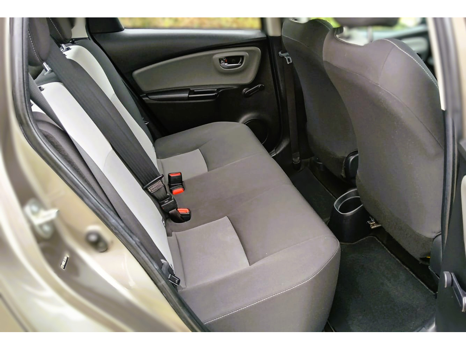 2020 Toyota Yaris - image 16