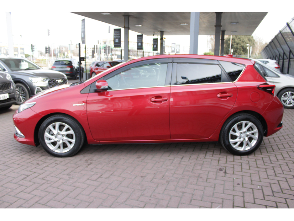 2017 Toyota Auris - image 7