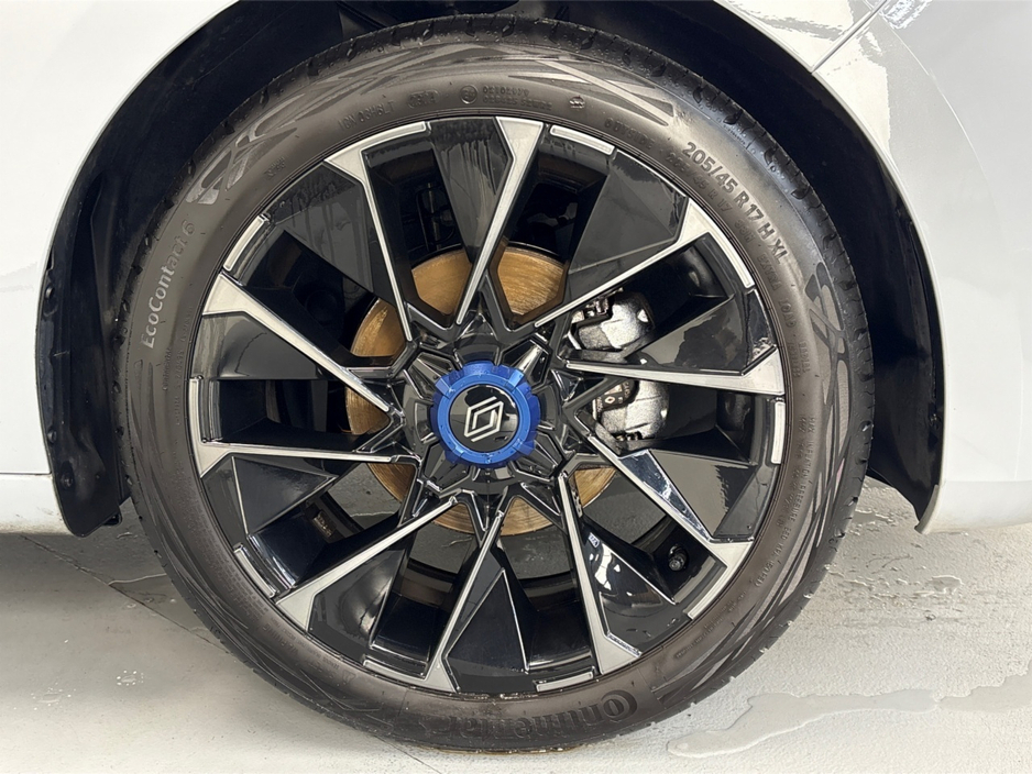 2025 Renault Clio ESPRIT ALPINE TCE90**HEATED MULTIFUNCTIONAL STEERING WHEEL**HEATED HALF LEATHER SPORT SEATS**DIGITAL DASH**TOUCH SCREEN APPLE CAR PLAY**DRIVE MODES**17" BLACK ALLOYS**ISOFIX**FINANCE AVAILABLE