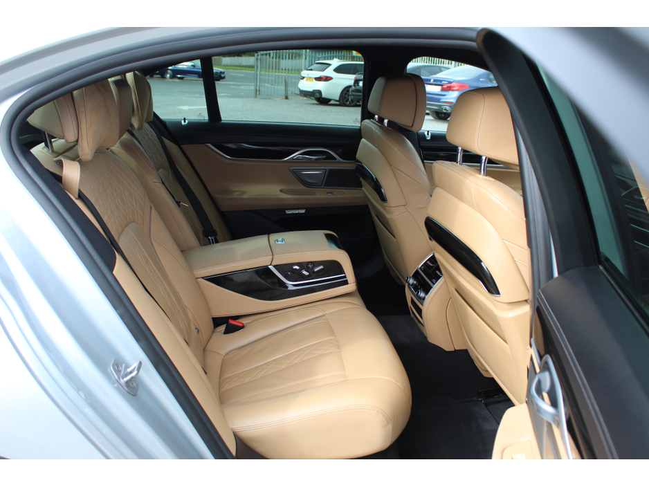 2019 BMW 7 Series - image 26