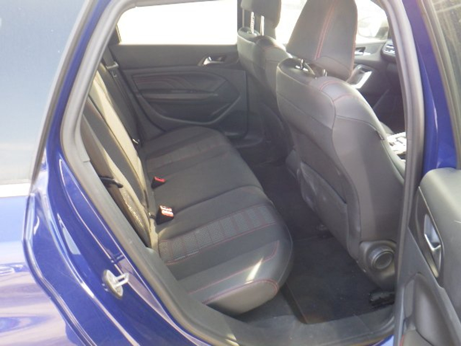 2017 Peugeot 308 - image 13