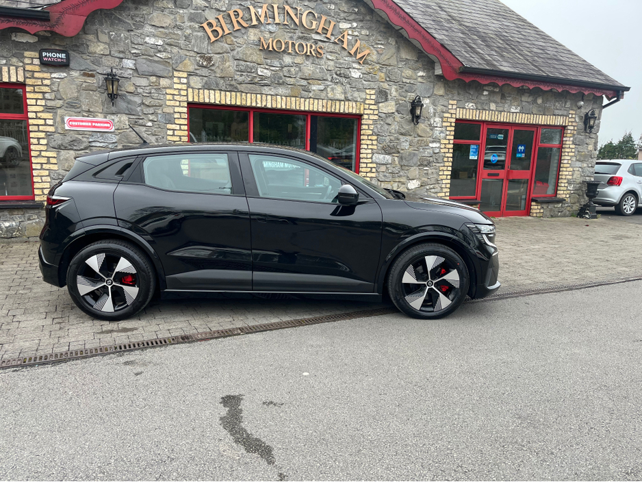 2023 Renault Megane E-Tech - image 4