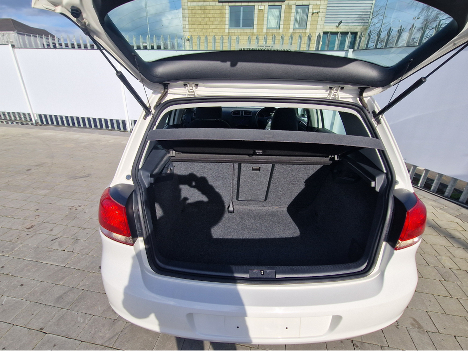 2012 Volkswagen Golf - image 9