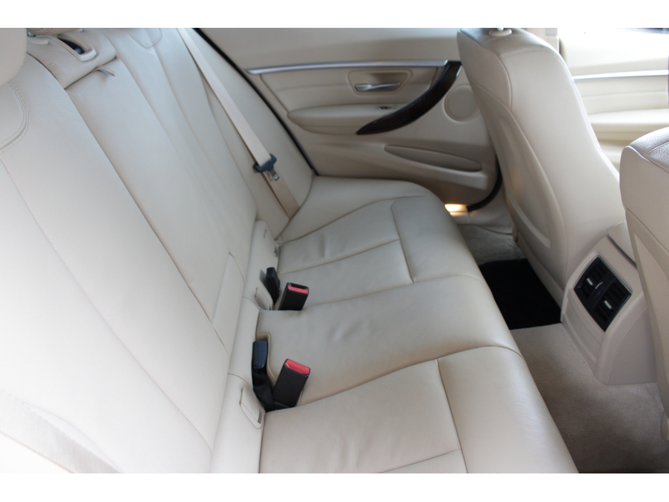 2019 BMW 3 Series - image 19