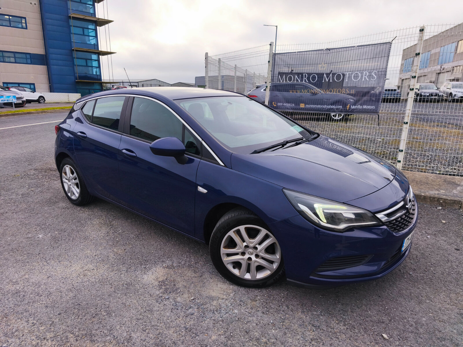 2017 Opel Astra - image 2