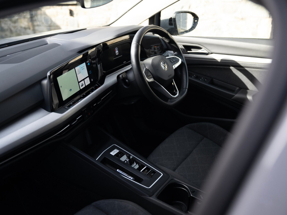 2022 Volkswagen Golf - image 27