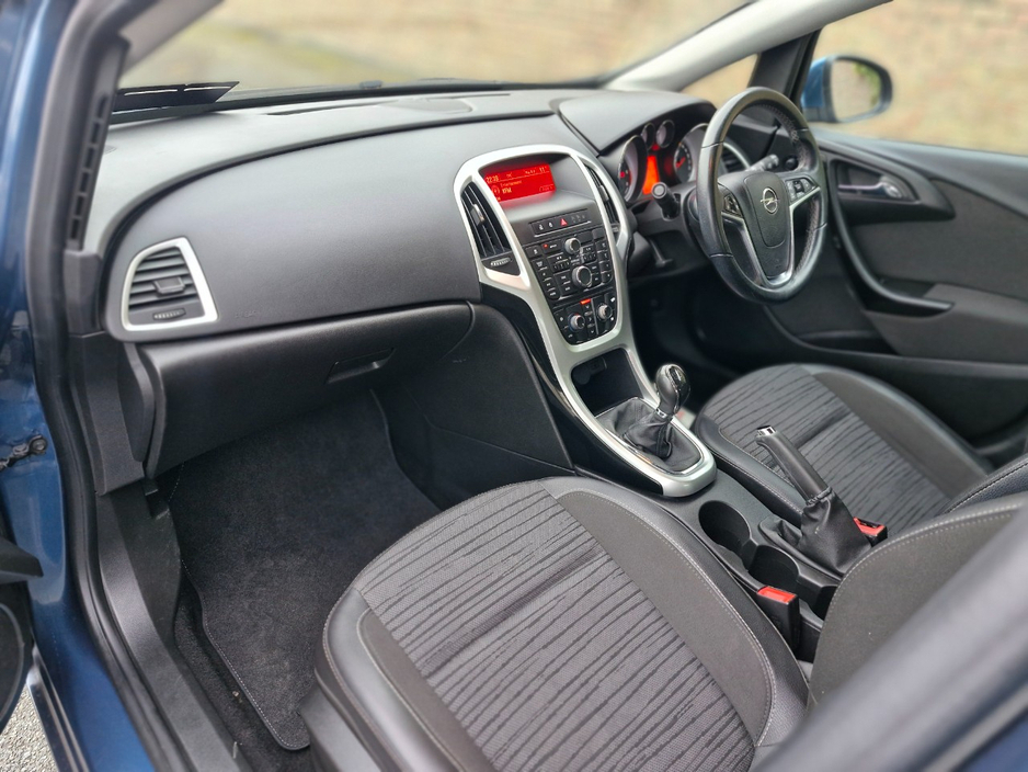 2015 Opel Astra - image 7