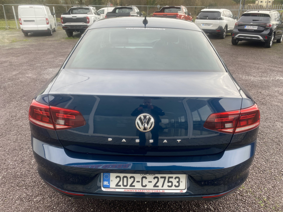 2020 Volkswagen Passat - image 12