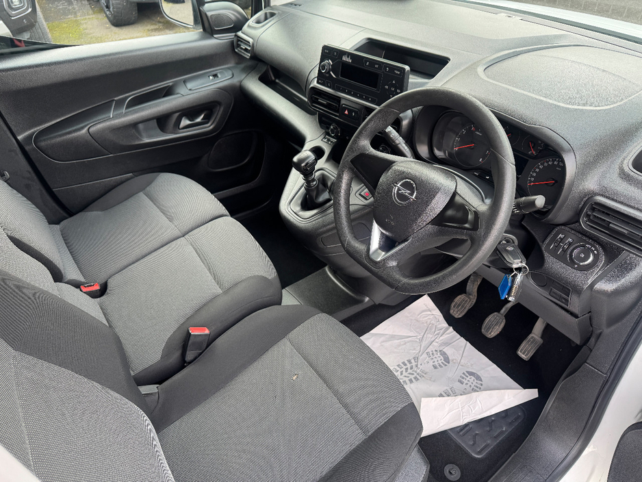 2022 Opel Combo - image 14