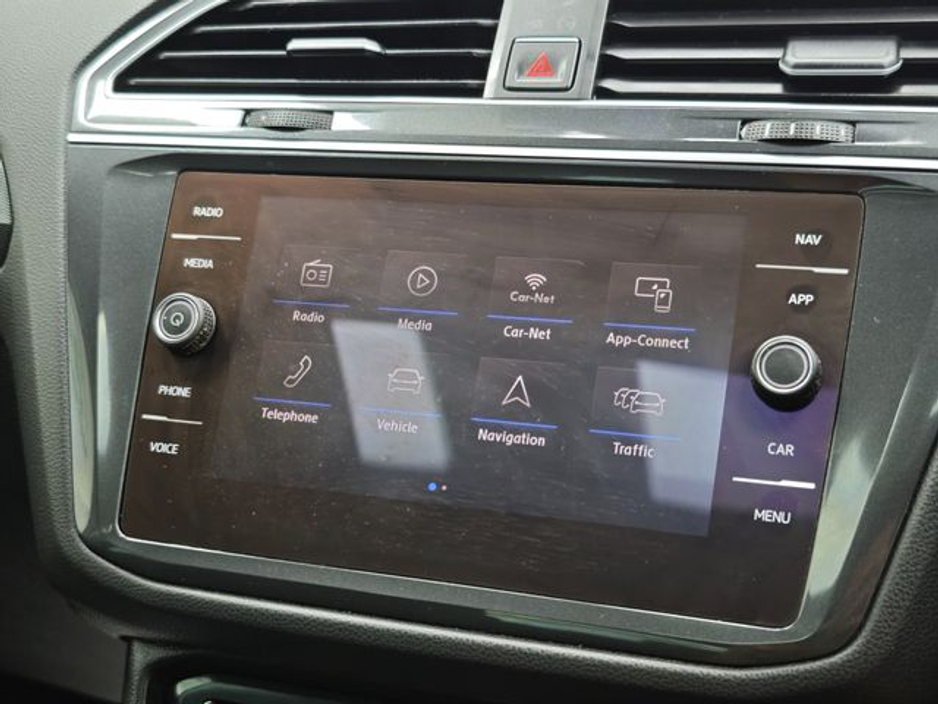 2017 Volkswagen Tiguan - image 26