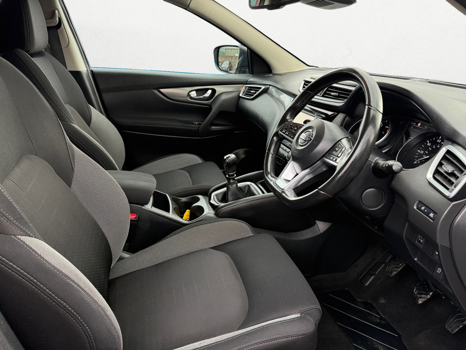 2018 Nissan Qashqai - image 5