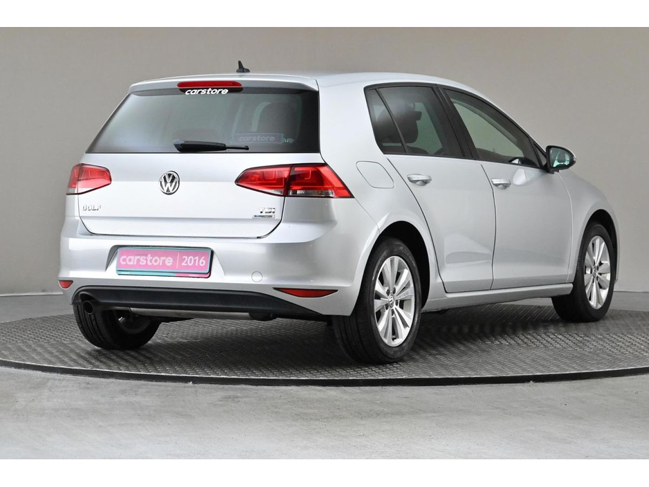 2016 Volkswagen Golf - image 9