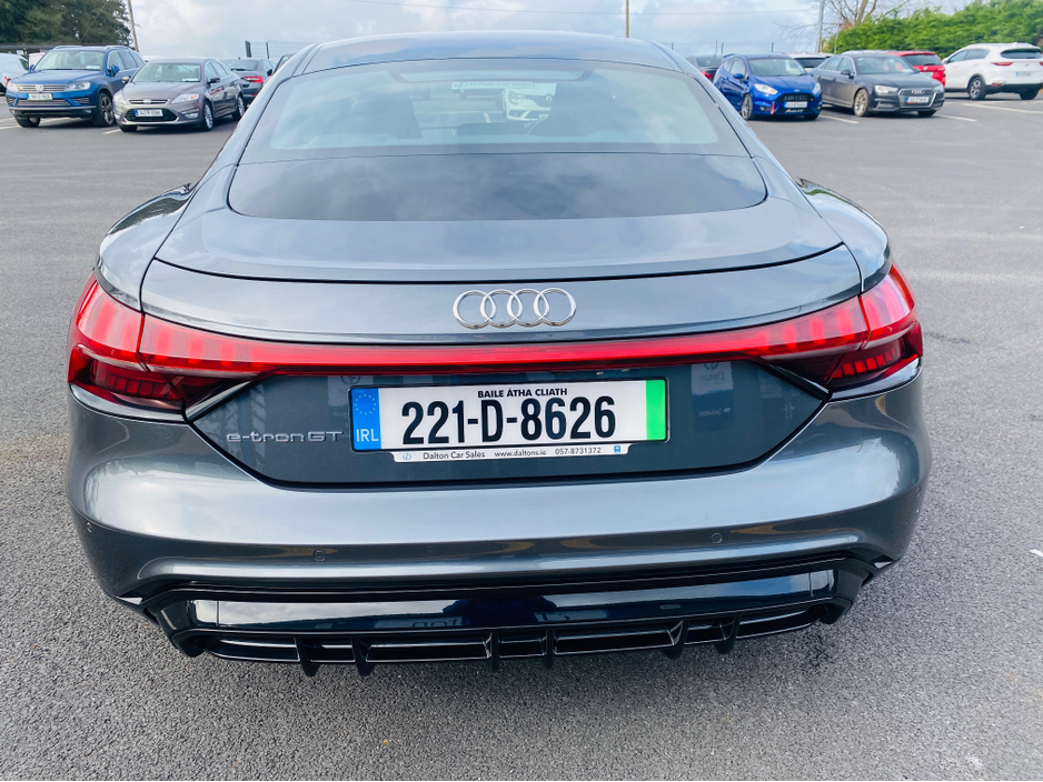 2022 Audi e-tron - image 7