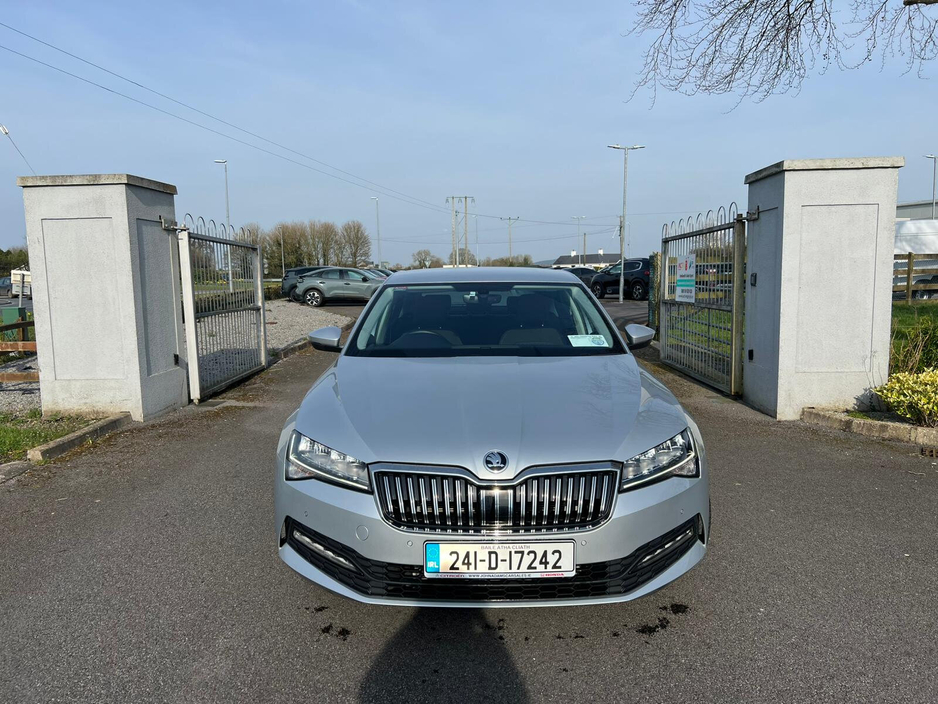 2024 Skoda Superb - image 2