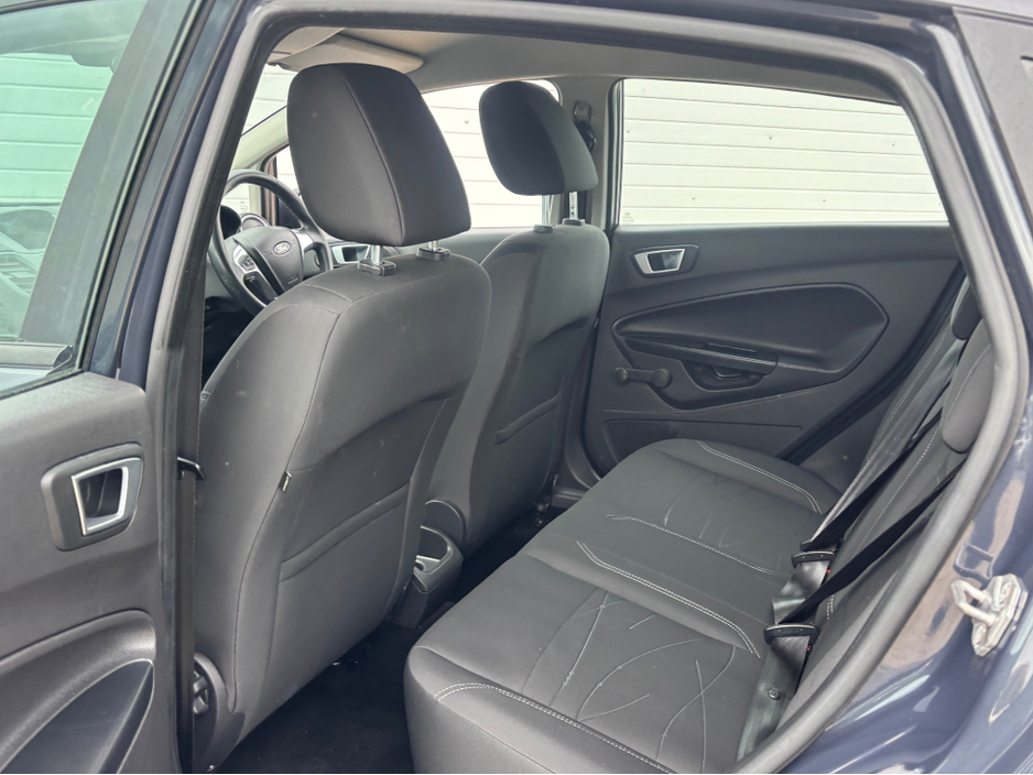 2014 Ford Fiesta - image 9