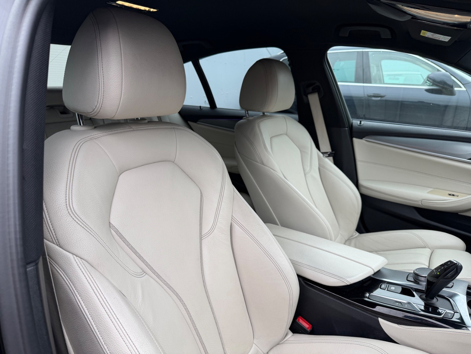 2019 BMW 5 Series - image 11