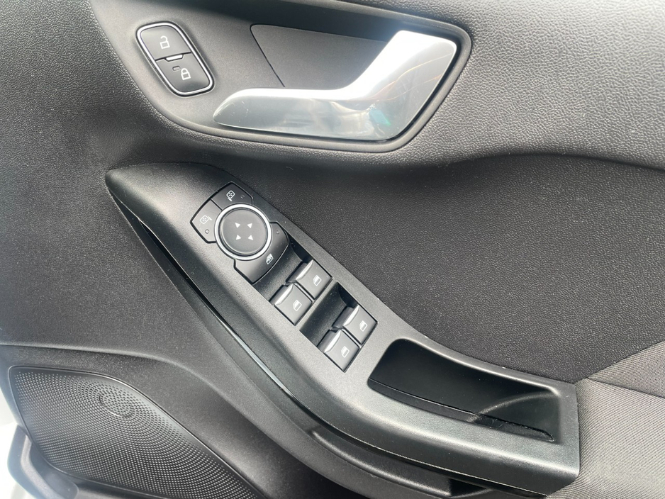 2020 Ford Fiesta - image 18