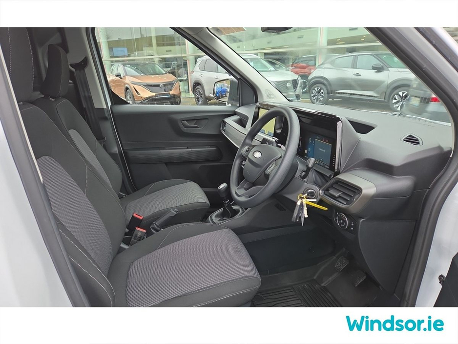 2025 Ford Transit Courier - image 8
