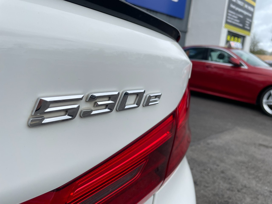 2019 BMW 5 Series - image 8