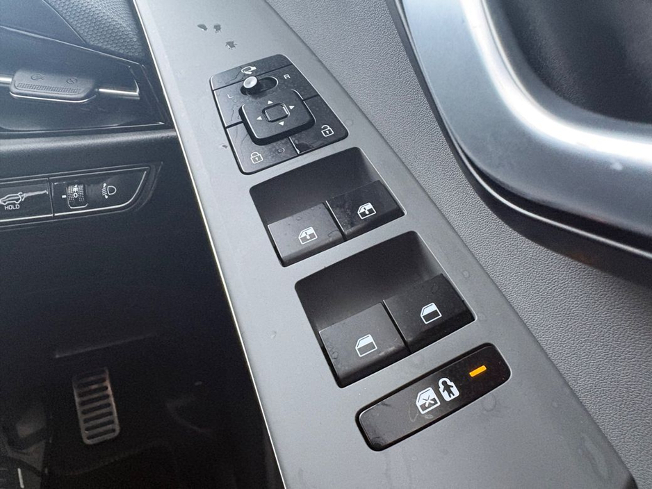2023 Kia Niro - image 7