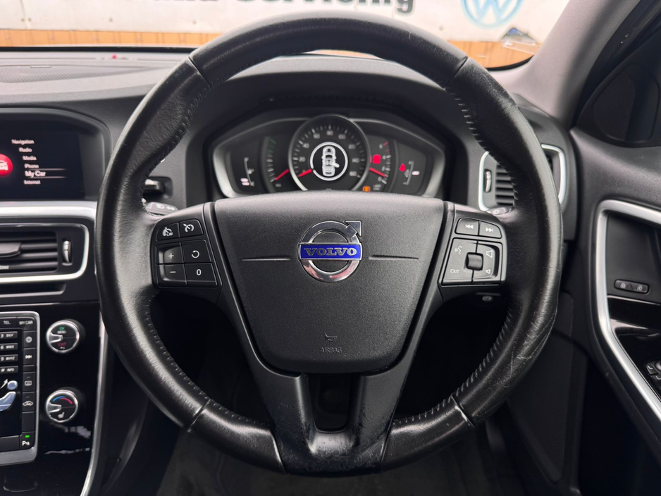 2017 Volvo V60 - image 28