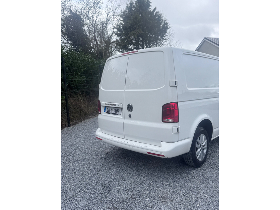 2021 Volkswagen Transporter - image 6