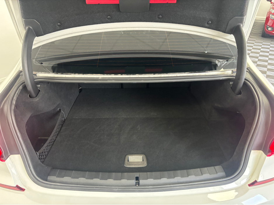 2021 BMW 3 Series - image 13