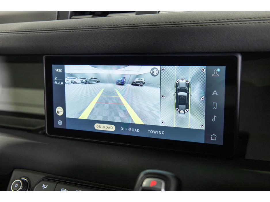 2022 Land Rover Defender  €56,911